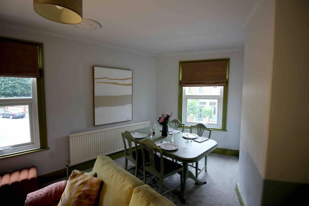 Lincoln Apartment Freshly Renovated Common Views Burton  Exterior photo